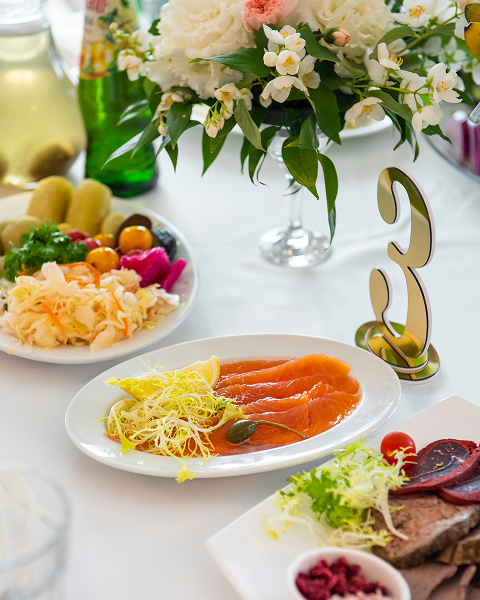 Вкусная  восточная и европейская кухня